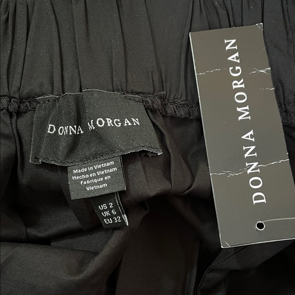 Donna Morgan Black Maxi Dress with side pockets - Picture 3 of 3